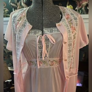 Vintage nylon 2 piece nightie and dressing gown set